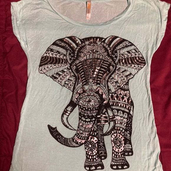 NWOT Shiny Silver Elephant Graphic Tee - Picture 1 of 4